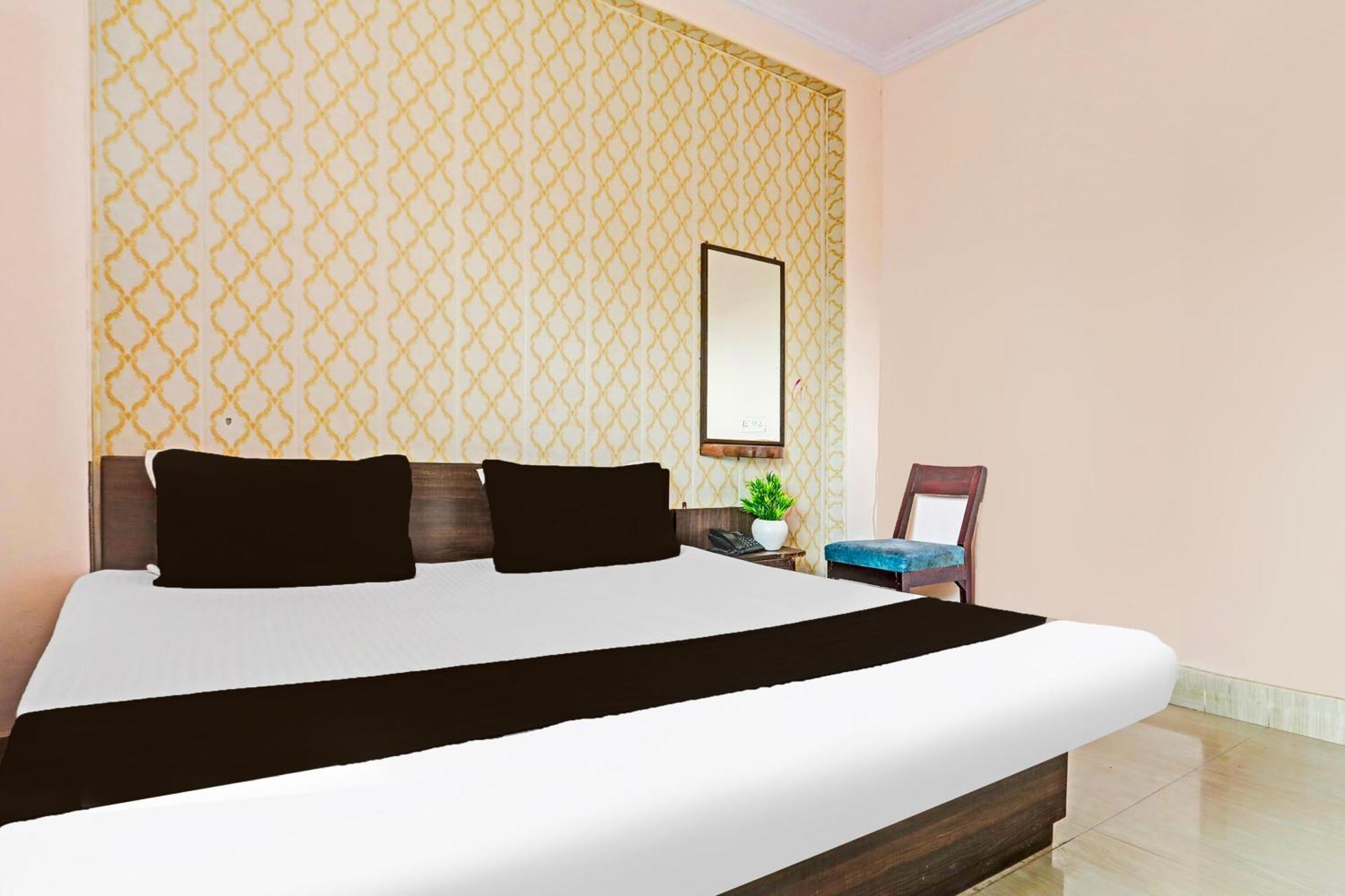 Hotel O Arvi Guest House Varanasi Esterno foto