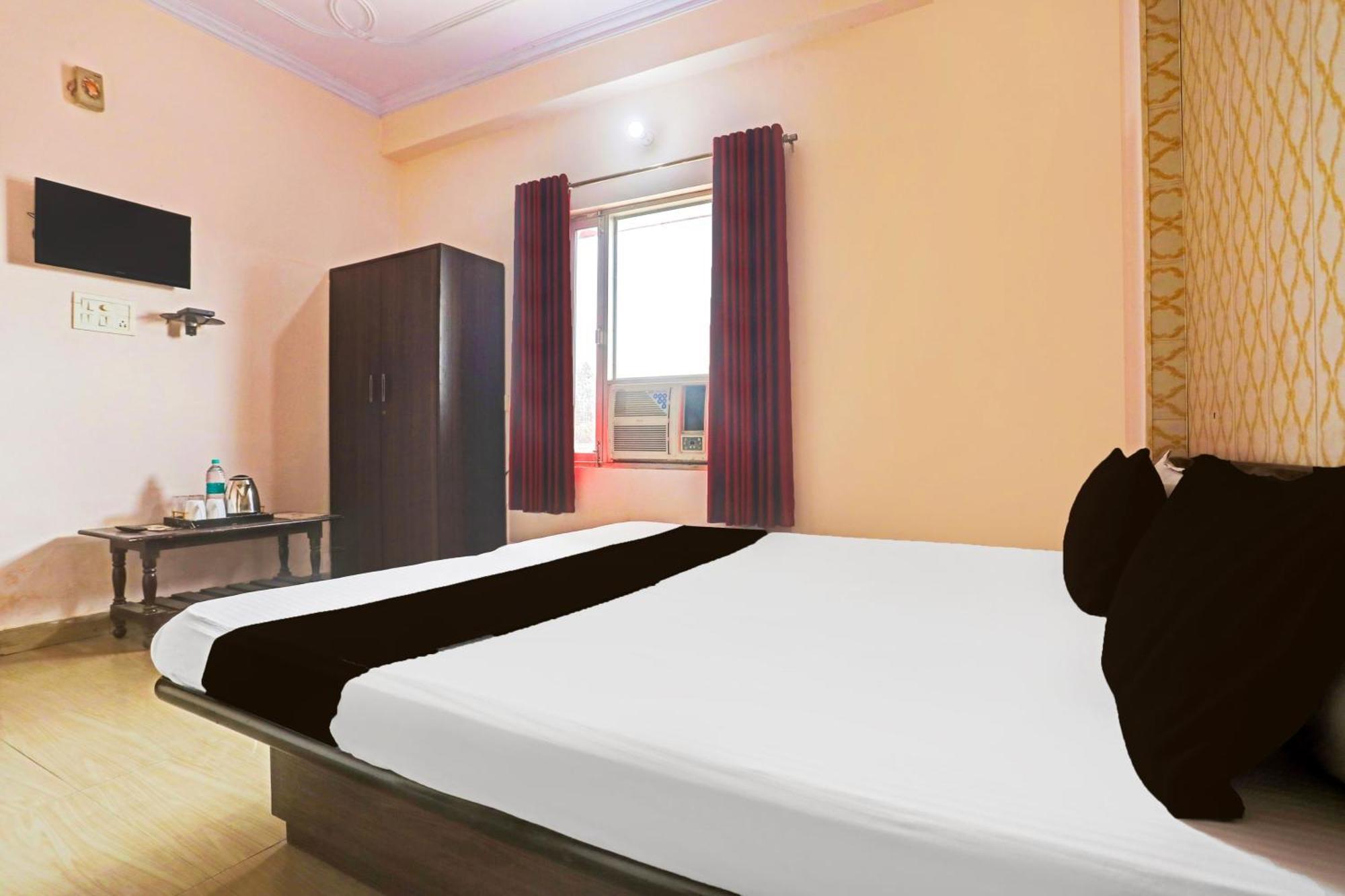 Hotel O Arvi Guest House Varanasi Esterno foto