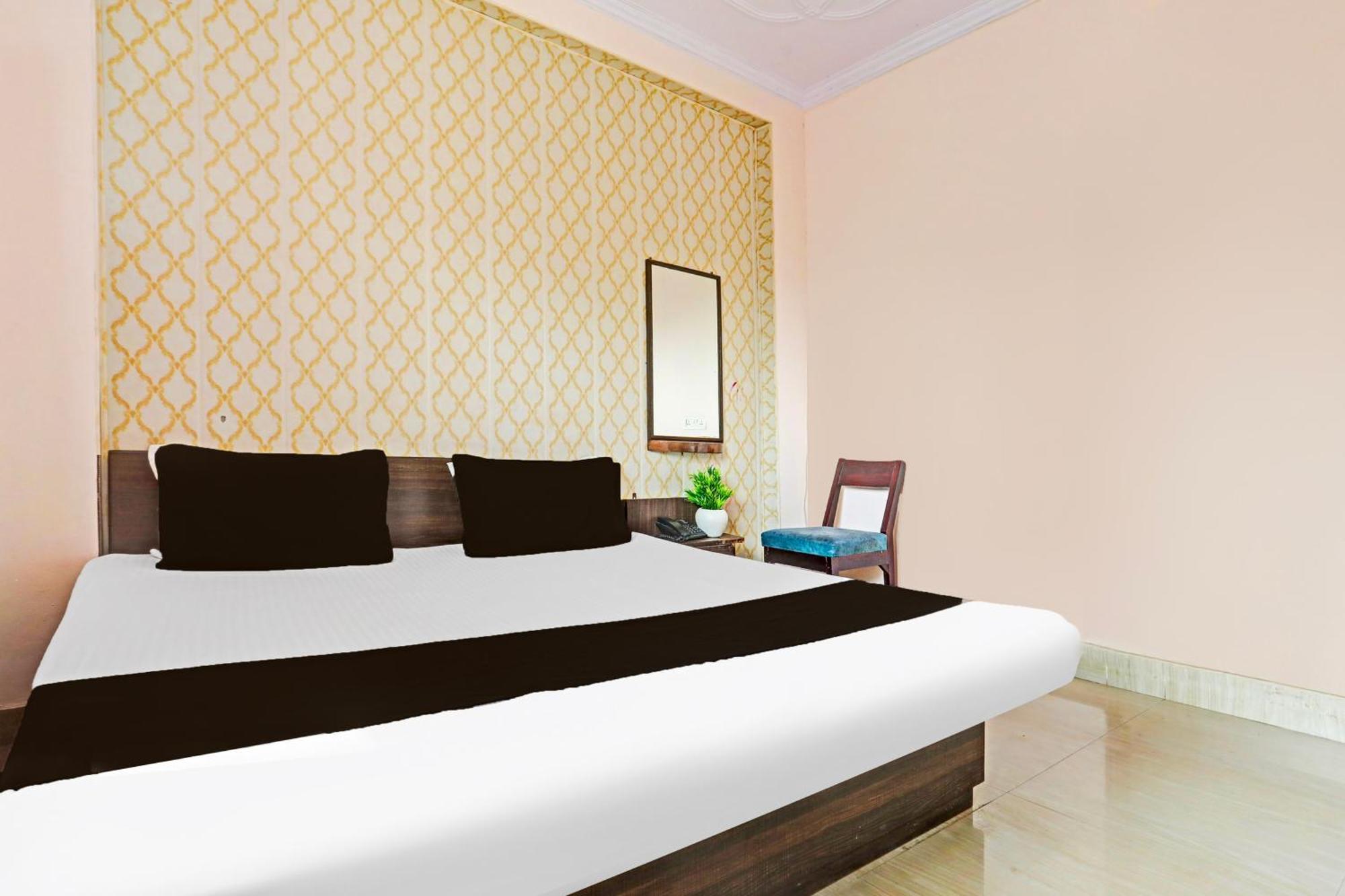 Hotel O Arvi Guest House Varanasi Esterno foto