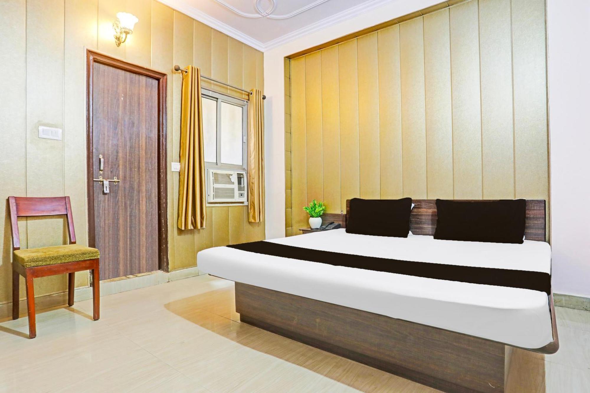 Hotel O Arvi Guest House Varanasi Esterno foto