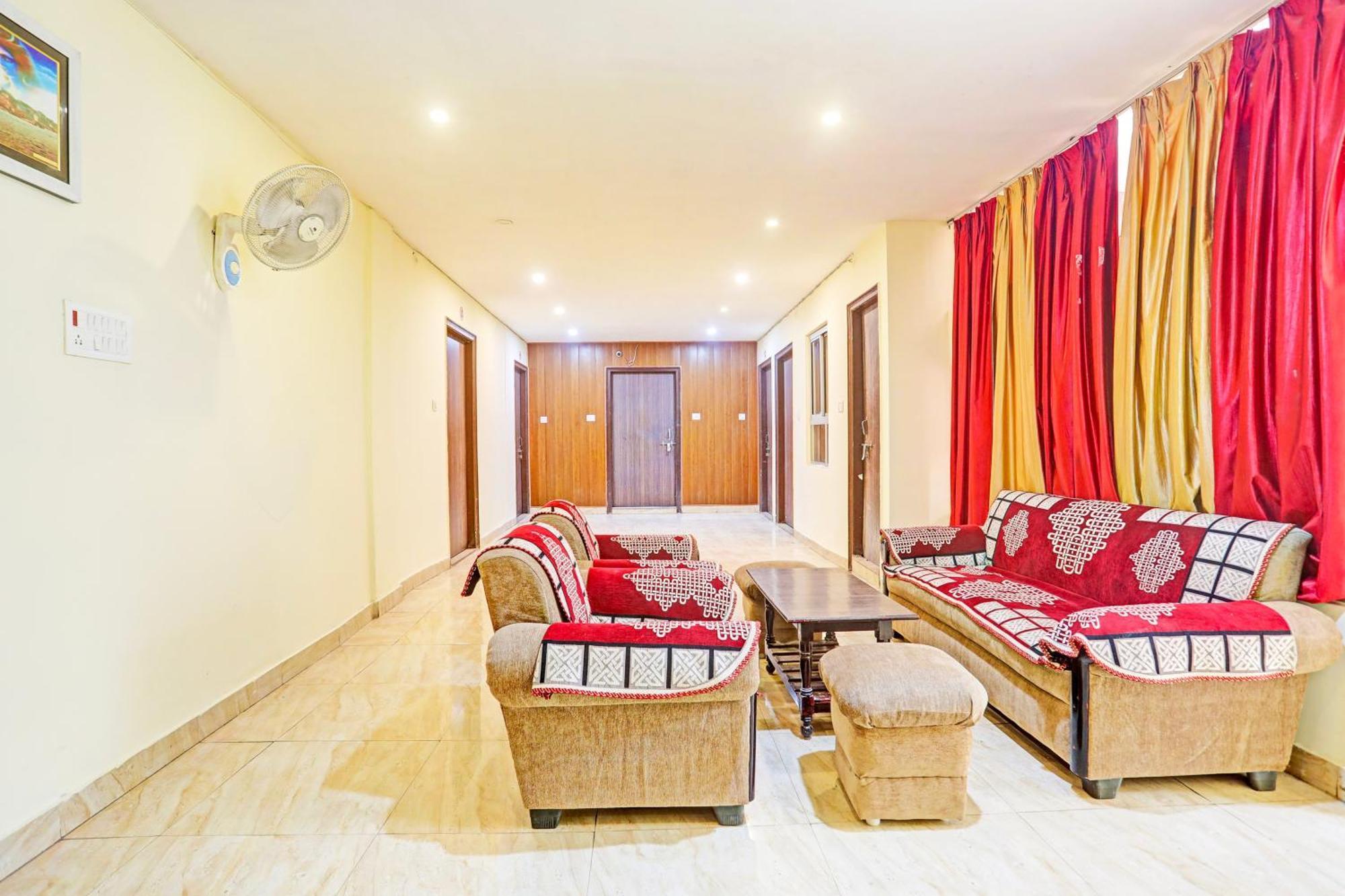 Hotel O Arvi Guest House Varanasi Esterno foto