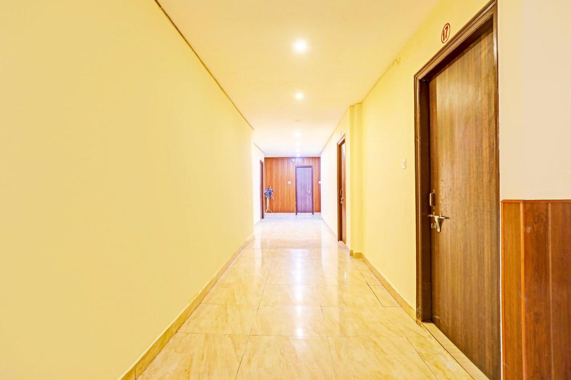 Hotel O Arvi Guest House Varanasi Esterno foto