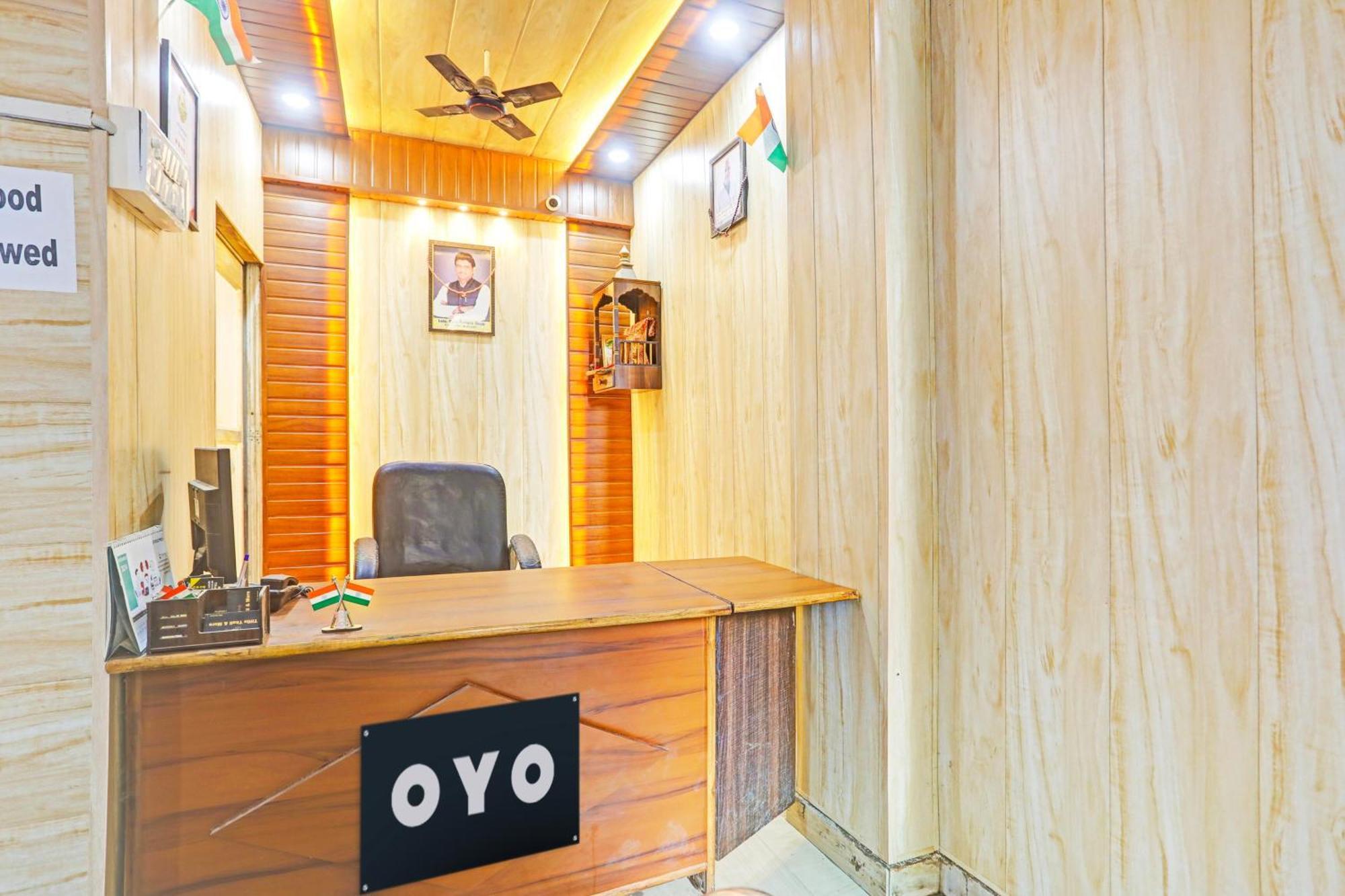 Hotel O Arvi Guest House Varanasi Esterno foto