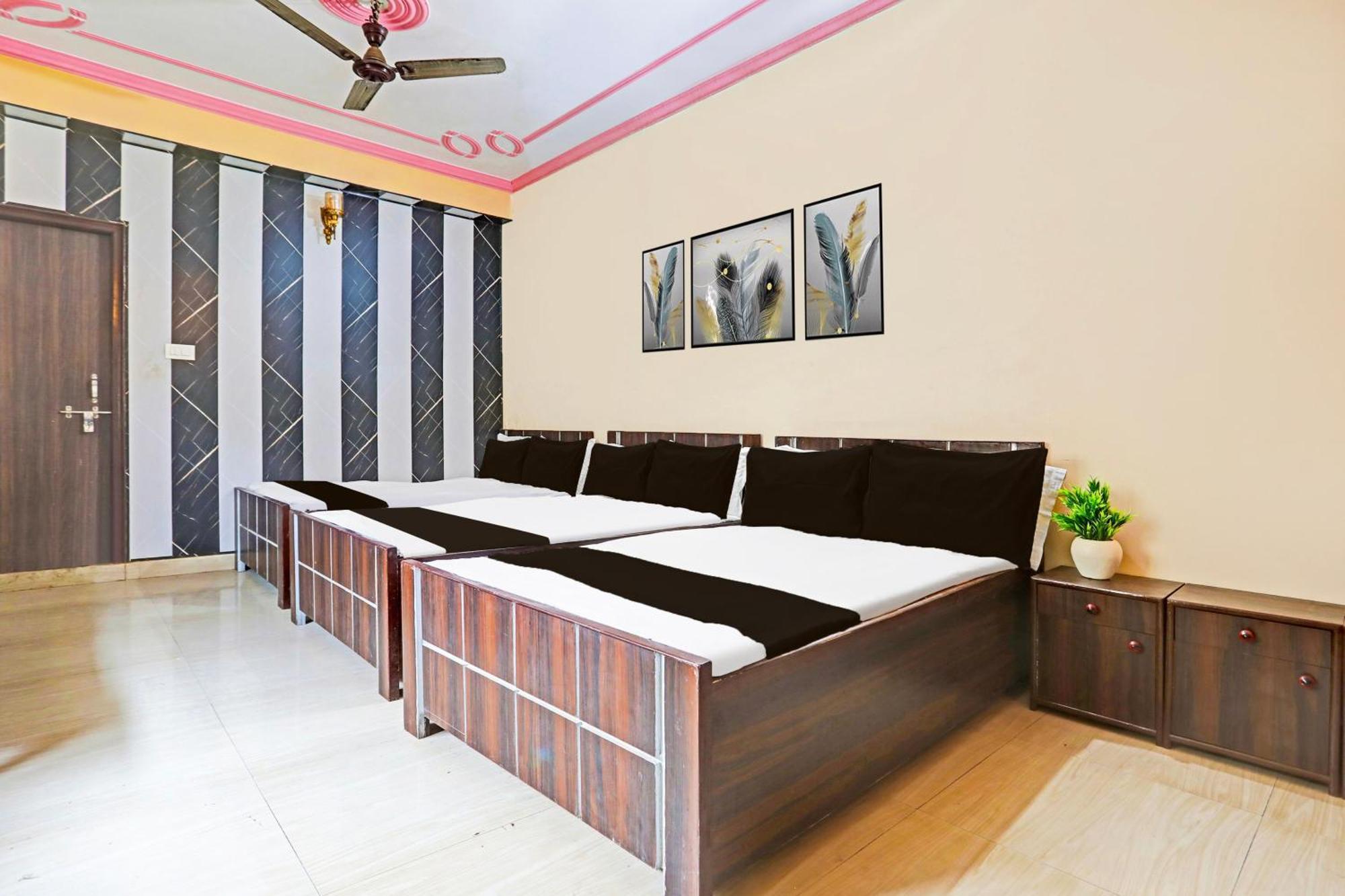 Hotel O Arvi Guest House Varanasi Esterno foto