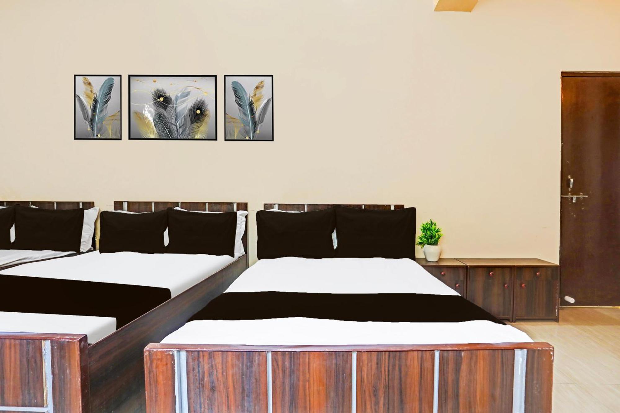 Hotel O Arvi Guest House Varanasi Esterno foto