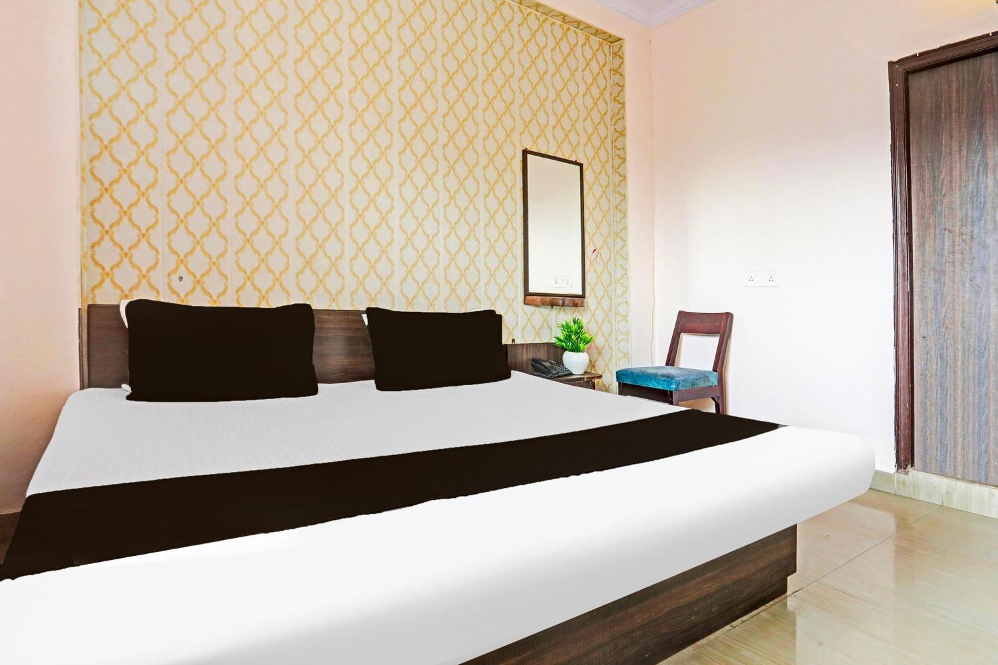 Hotel O Arvi Guest House Varanasi Esterno foto