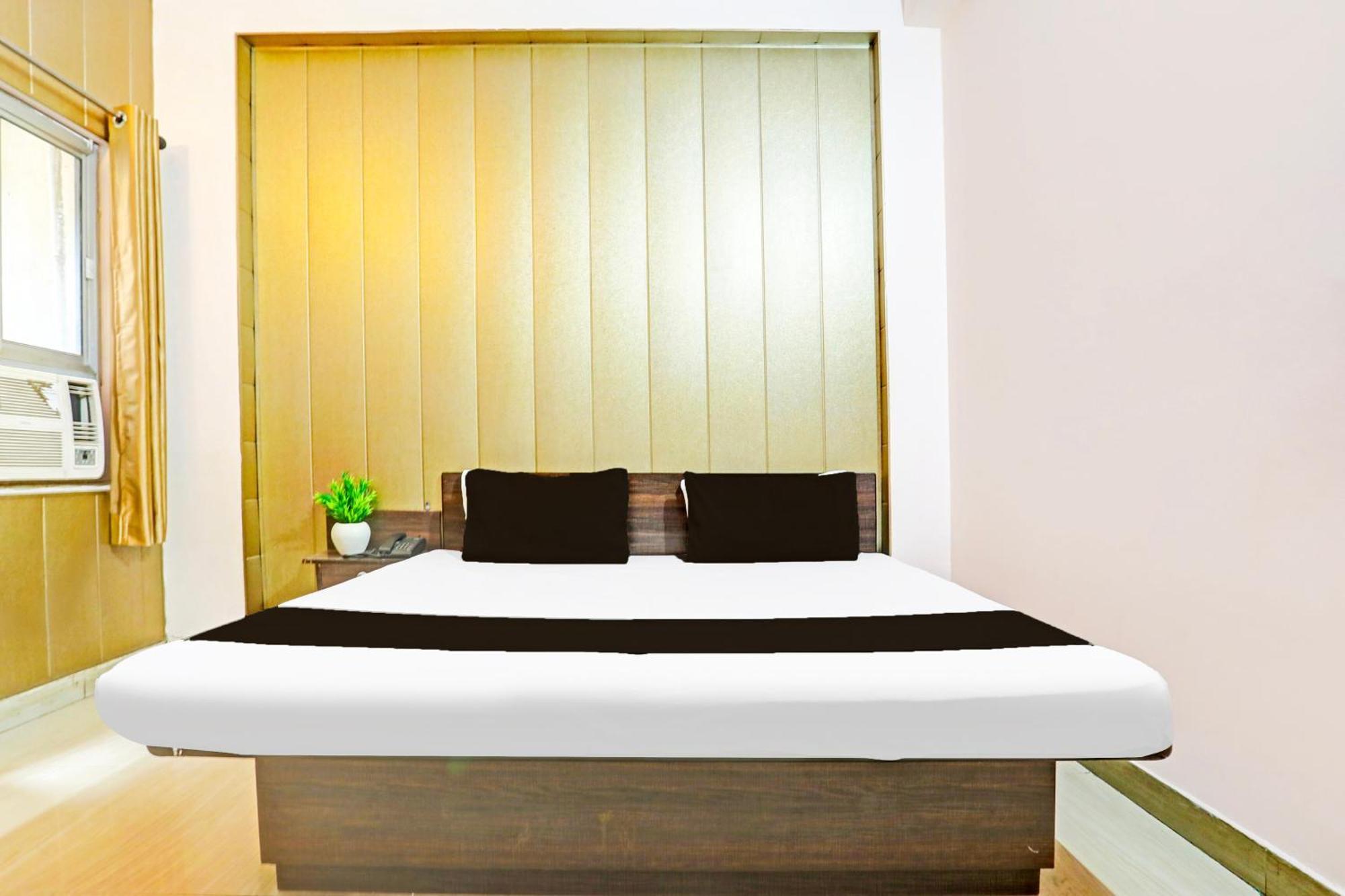 Hotel O Arvi Guest House Varanasi Esterno foto